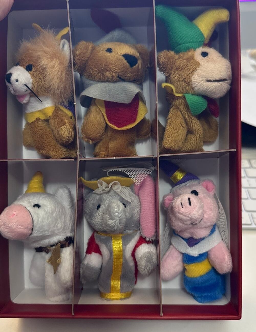 Restoration Hardware Exclusive Royal Finger Puppets Set of 6 w/ Box 2008